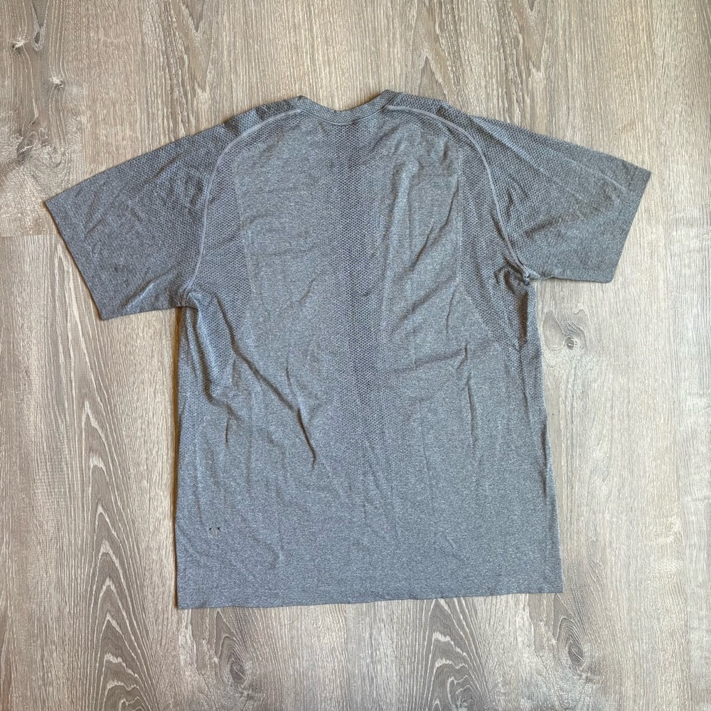 Lululemon Metal Vent Tech Short Sleeve - Picture 2 of 3